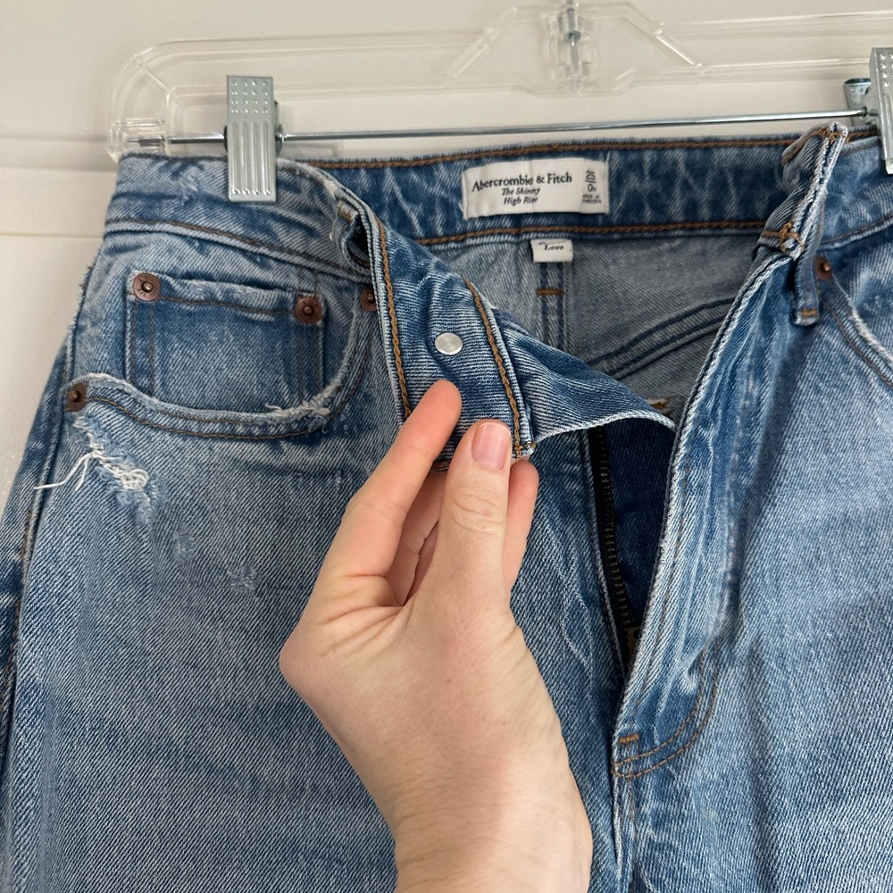 Abercrombie & Fitch curve love “the skinny high rise” distressed - Picture 3 of 5